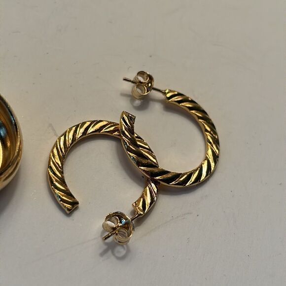 Bundle of Two Pairs Fashion Gold Tone Hoop Earrings - Picture 2 of 5